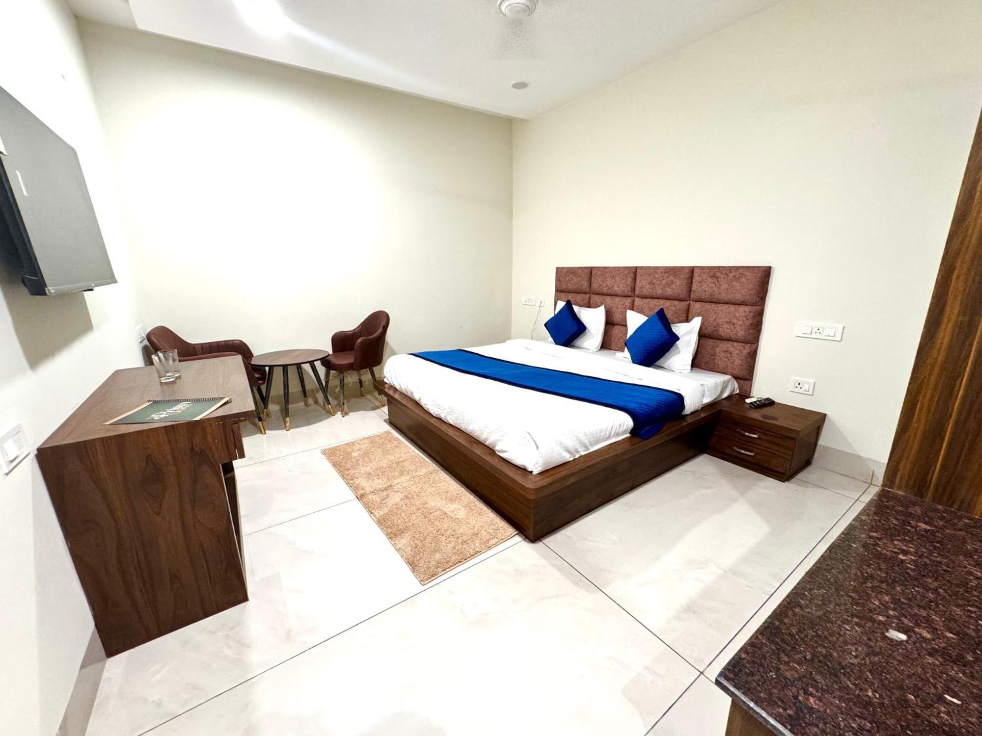Hotel Prism Grand Zirakpur Exterior foto