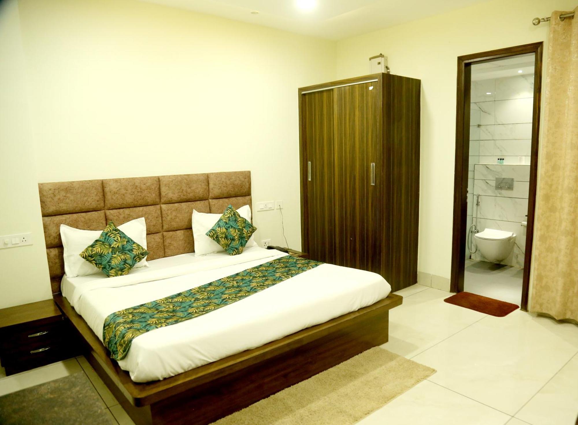 Hotel Prism Grand Zirakpur Exterior foto